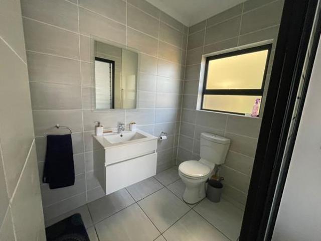 3 Bedroom Apartment in Waterfall