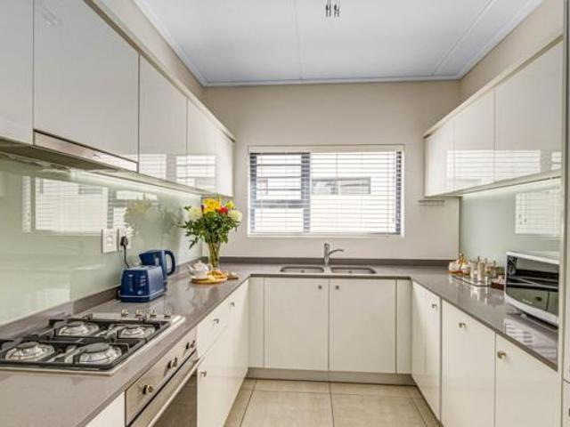 3 Bedroom Apartment in Waterfall