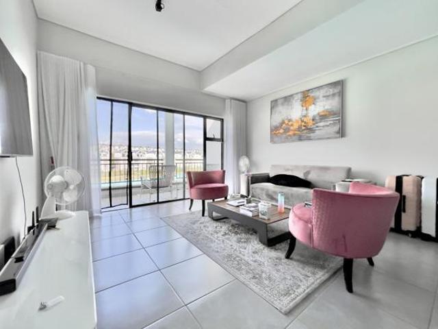 3 Bedroom Apartment in Waterfall