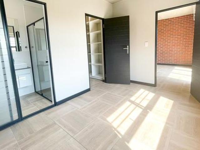 3 Bedroom Apartment in Waterfall