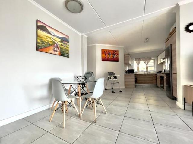 3 Bedroom Apartment in Waterfall