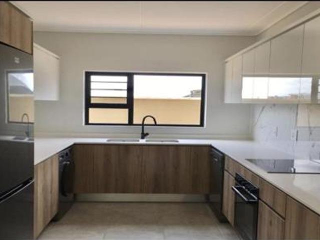 3 Bedroom Apartment in Waterfall