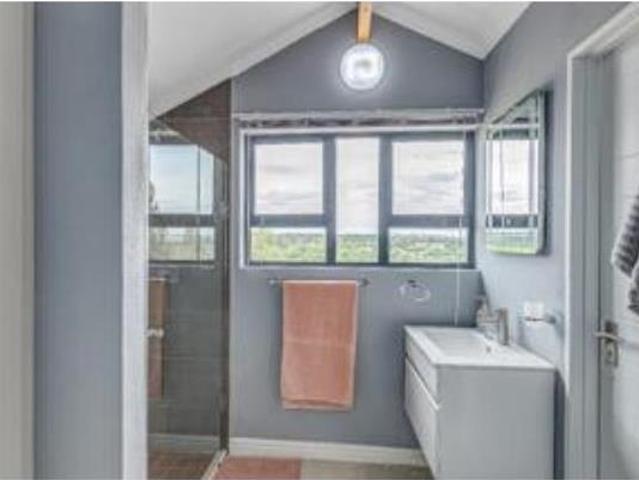 3 Bedroom Apartment in Waterfall