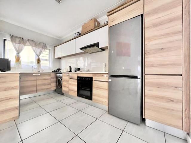 3 Bedroom Apartment in Waterfall