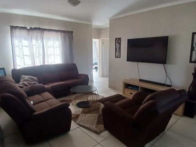 3 Bedroom Apartment in Waterkloof