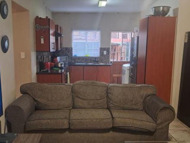 3 Bedroom Apartment in Waterval East