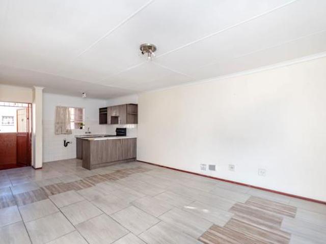 3 Bedroom Apartment in Weltevreden Park