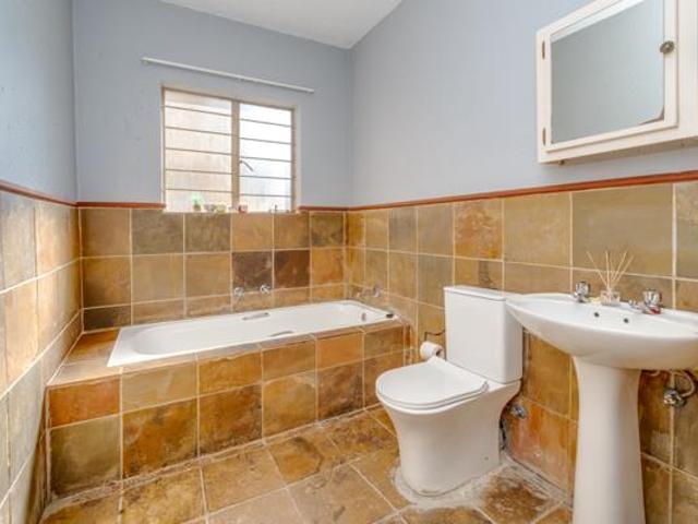 3 Bedroom Apartment in Weltevreden Park