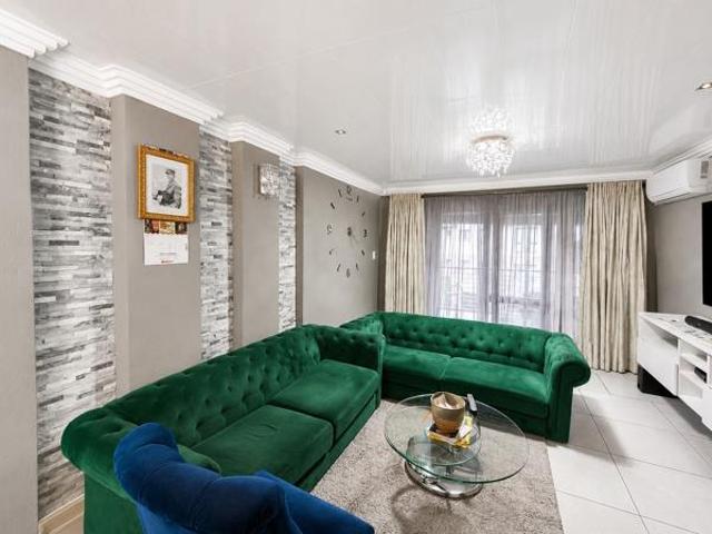 3 Bedroom Apartment in West Acres Ext 50