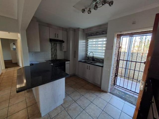 3 Bedroom Apartment in Wilgeheuwel
