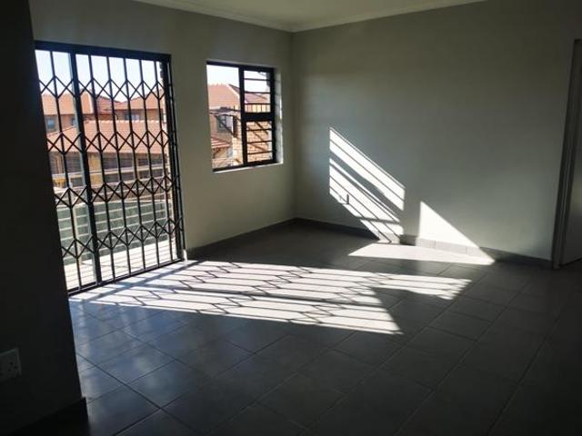 3 Bedroom Apartment in Willow Park Manor