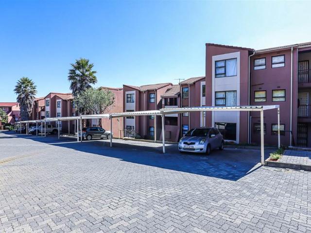 3 Bedroom Apartment in Winchester Hills