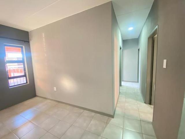 3 Bedroom Apartment in Witpoortjie