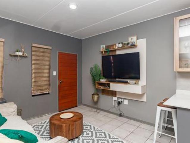 3 Bedroom Apartment in Witpoortjie