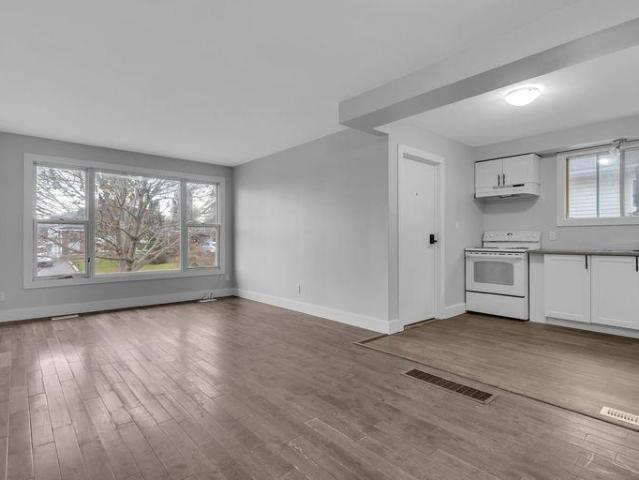 3 Bedroom Apartment Kingston ON LS98598981