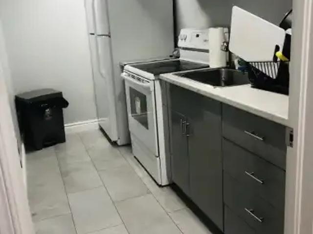 3 Bedroom Apartment Kingston ON 102243096