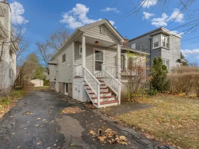 3 Bedroom Apartment Kingston ON 103594392