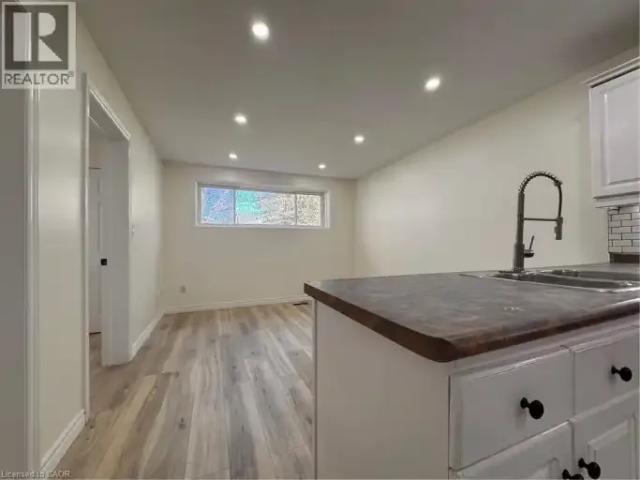 3 Bedroom Apartment Kitchener ON 102272495