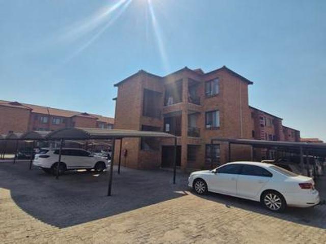 3 bedroom apartment – klippoortjie /.