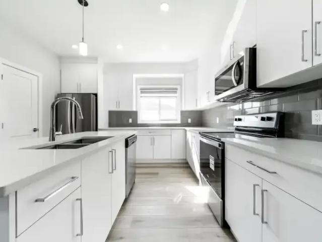 3 Bedroom Apartment Leduc AB 103958397
