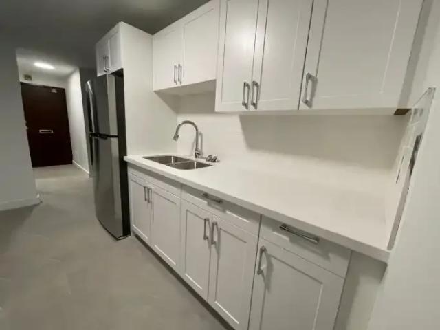 3 Bedroom Apartment Peterborough ON 98568808