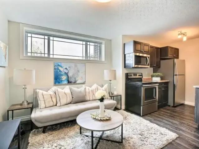3 Bedroom Apartment Regina SK 103379596