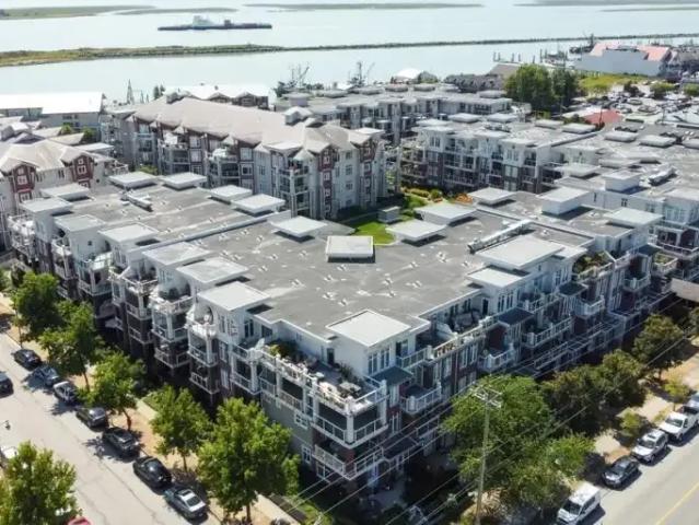 3 Bedroom Apartment Richmond BC 103594520