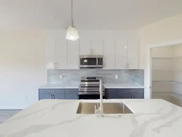 3 Bedroom Apartment Strathmore AB 103958674