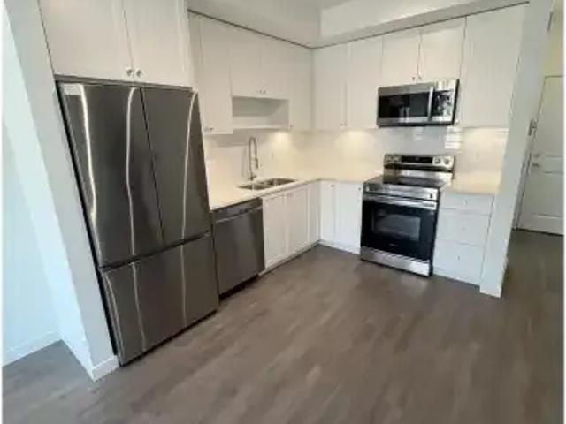 3 Bedroom Apartment Surrey BC 101773662