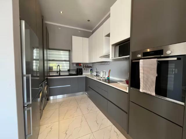 3 Bedroom Apartment Sandown Sandown 103177792