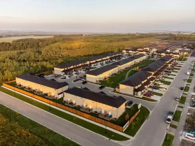 3 Bedroom Apartment Selkirk MB LS99459693