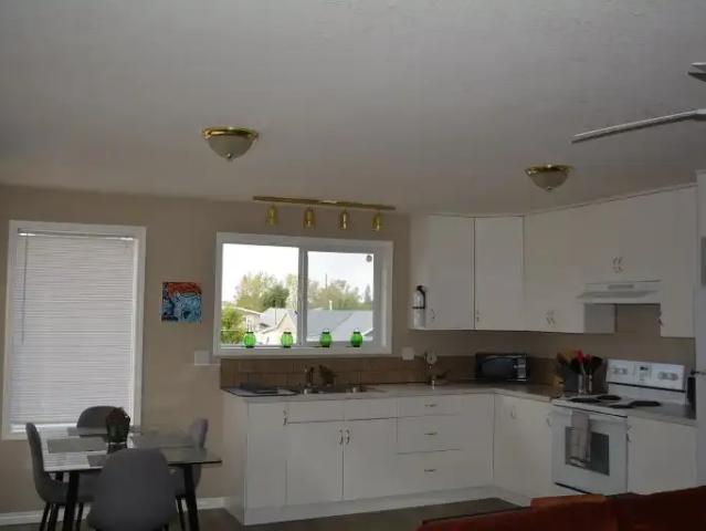 3 Bedroom Apartment Shaughnessy AB 104178734