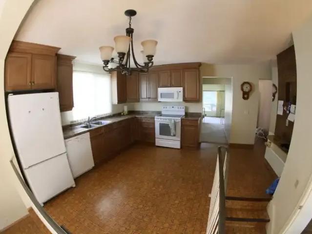 3 Bedroom Apartment Sherwood Park AB LS102811677