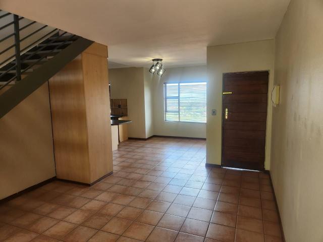 3 Bedroom Apartment To Let in Azalea Park