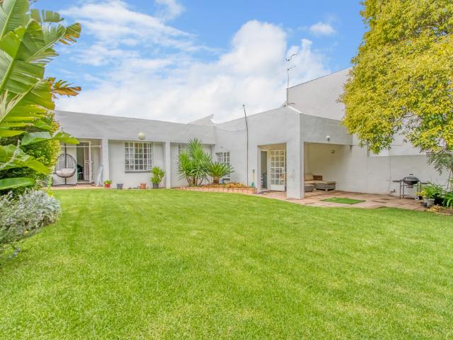 3 Bedroom Apartment To Let in Bryanston