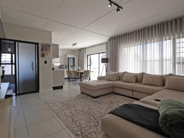 3 Bedroom Apartment To Let in Crowthorne AH