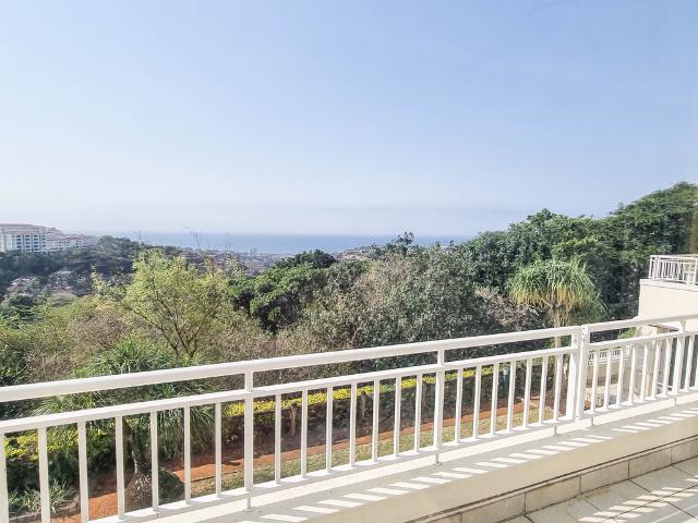 3 Bedroom Apartment To Let in La Lucia