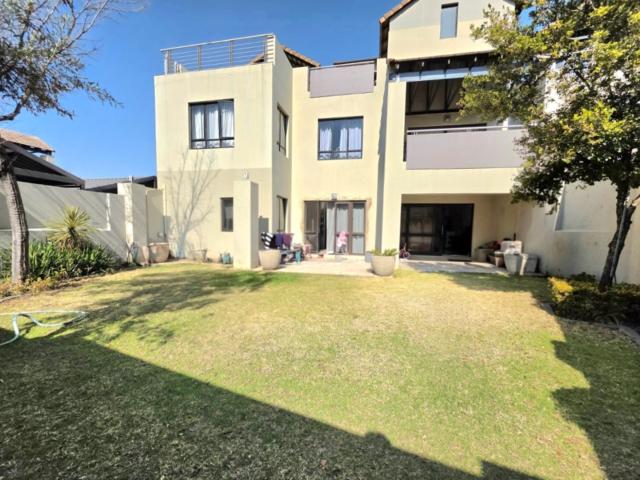 3 Bedroom Apartment To Let in Lonehill
