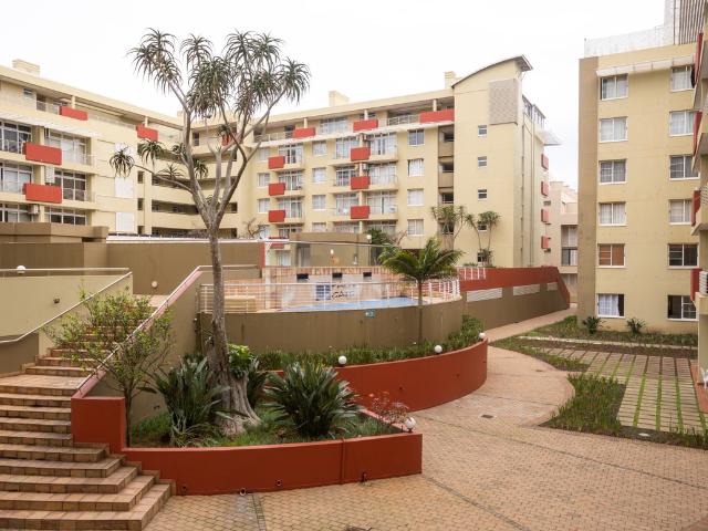 3 Bedroom Apartment To Let in New Town Centre