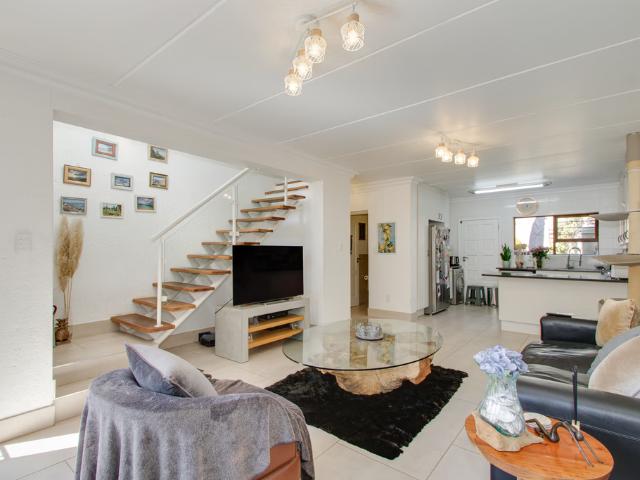 3 Bedroom Apartment To Let in Oaklands