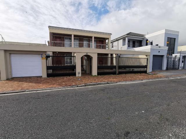 3 Bedroom Apartment To Let in Rylands