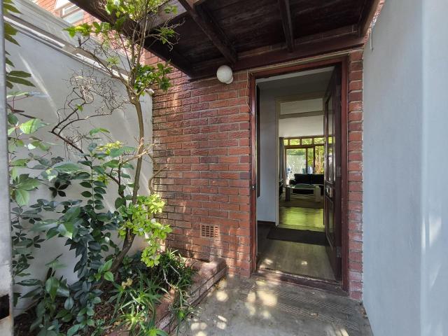 3 Bedroom apartment to rent in Claremont, Cape Town