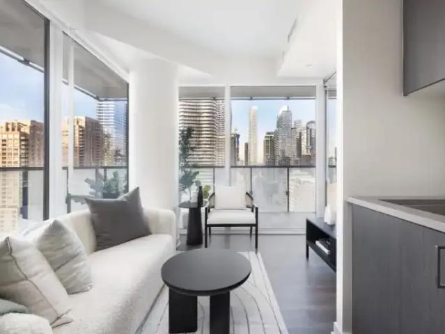 3 Bedroom Apartment Toronto ON 103337924