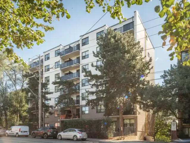 3 Bedroom Apartment Toronto ON 103957642