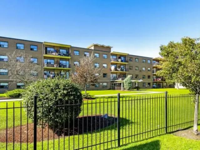 3 Bedroom Apartment Toronto ON 103999992