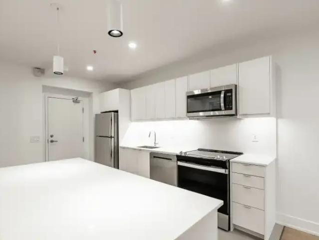 3 Bedroom Apartment Toronto ON LS102752192