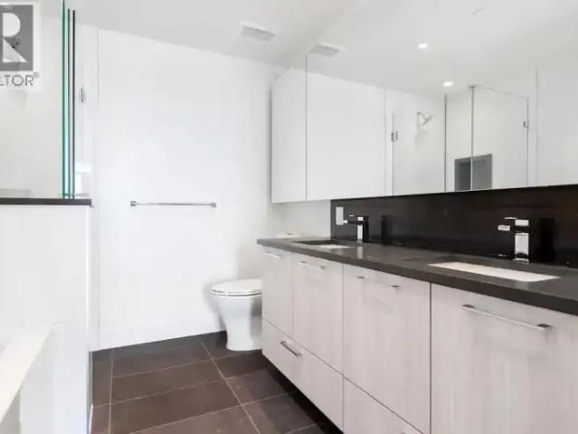 3 Bedroom Apartment Vancouver BC 102578906