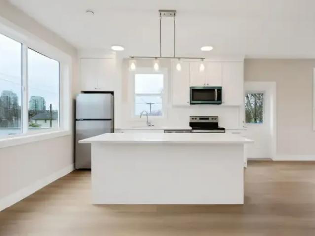 3 Bedroom Apartment Victoria BC 102578687