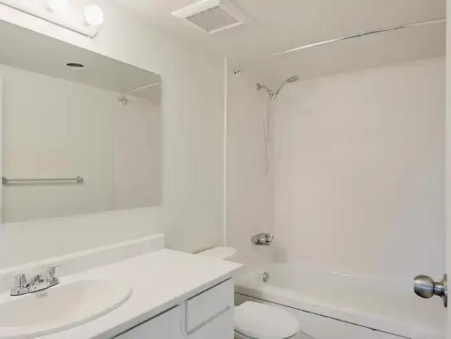 3 Bedroom Apartment Victoria BC 102846037