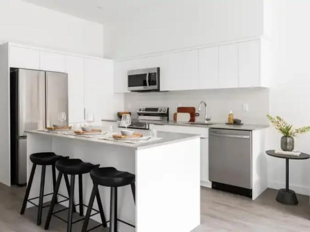 3 Bedroom Apartment Victoria BC 103011578